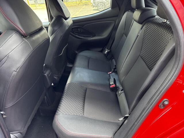 Toyota YARIS 1.5 Hybrid Executive **STOEL EN STUURWIELVERWARMING/ HEAD-UP DISPLAY/ CLIMATE CONTROL/ 36 MAANDEN GARANTIE**