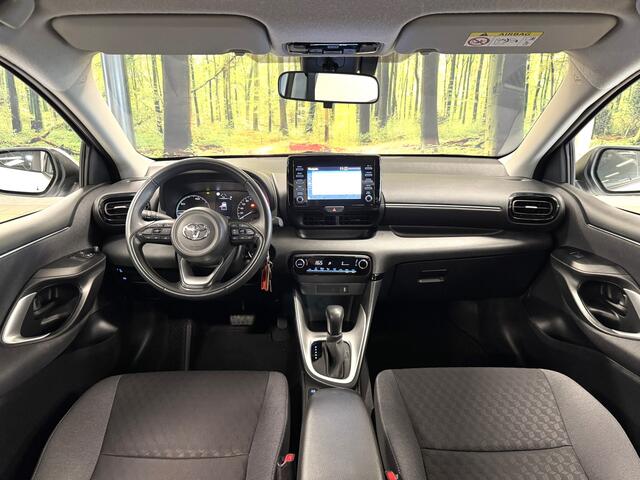 Toyota YARIS 1.5 Hybrid Active | Adaptieve Cruise Control | Achteruitrijcamera | Bluetooth | Navigatie | Airconditioning | Apple Carplay | Android Auto | DAB |