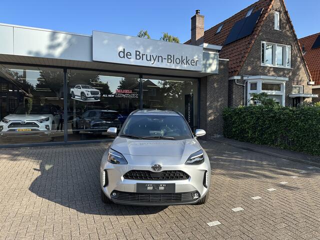 Toyota YARIS Cross 1.5 Hybrid 130pk Executive Limited dodehoekdetectie / stoelverwarming / stuurwielverwarming / parkeersensoren voor + achter / Navigatie / Apple Carplay / Android Auto / parkeercamera / Nieuwe auto / 10 jaar garantie / rijklaarprijs