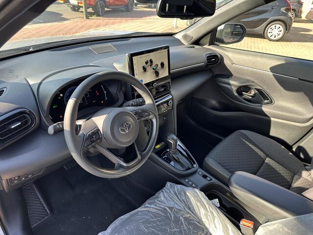 Toyota YARIS Cross 1.5 Hybrid 130pk Executive Limited dodehoekdetectie / stoelverwarming / stuurwielverwarming / parkeersensoren voor + achter / Navigatie / Apple Carplay / Android Auto / parkeercamera / Nieuwe auto / 10 jaar garantie / rijklaarprijs