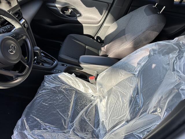 Toyota YARIS Cross 1.5 Hybrid 130pk Executive Limited dodehoekdetectie / stoelverwarming / stuurwielverwarming / parkeersensoren voor + achter / Navigatie / Apple Carplay / Android Auto / parkeercamera / Nieuwe auto / 10 jaar garantie / rijklaarprijs