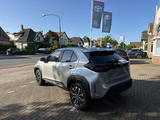Toyota YARIS Cross 1.5 Hybrid 130pk Executive Limited dodehoekdetectie / stoelverwarming / stuurwielverwarming / parkeersensoren voor + achter / Navigatie / Apple Carplay / Android Auto / parkeercamera / Nieuwe auto / 10 jaar garantie / rijklaarprijs