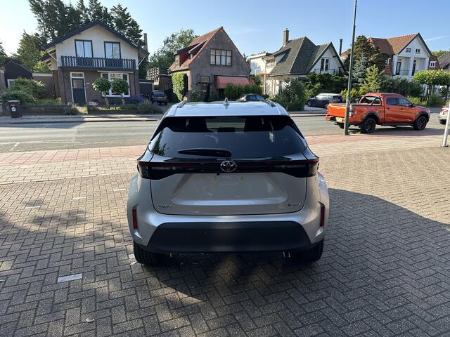 Toyota YARIS Cross 1.5 Hybrid 130pk Executive Limited dodehoekdetectie / stoelverwarming / stuurwielverwarming / parkeersensoren voor + achter / Navigatie / Apple Carplay / Android Auto / parkeercamera / Nieuwe auto / 10 jaar garantie / rijklaarprijs