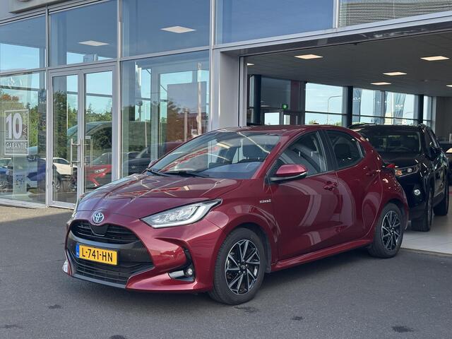 Toyota YARIS 1.5 Hybrid Dynamic Trekhaak | Parkeersensoren V + A | LM Velgen | Climate control