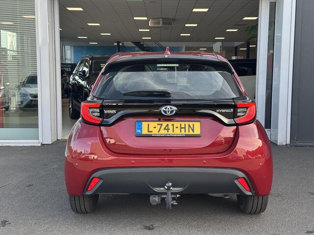 Toyota YARIS 1.5 Hybrid Dynamic Trekhaak | Parkeersensoren V + A | LM Velgen | Climate control