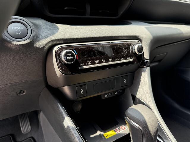 Toyota YARIS 1.5 Hybrid Dynamic Luxury | Stuur & stoel verwarming | Draadloos laden | Adaptieve Cruise Control |