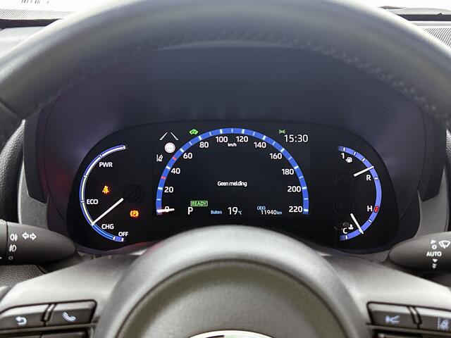 Toyota YARIS Cross 1.5 Hybrid Dynamic Limited | Navigatie | Panoramadak | Elektrische Achterklep | Stuur- en Stoelverwarming |
