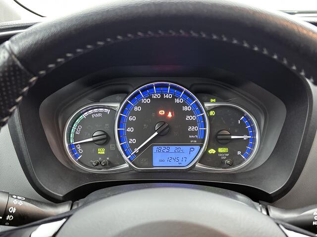 Toyota YARIS 1.5 Hybrid Dynamic | Nederlandse auto | Panoramadak | Dealer onderhouden | Navigatie | Safety Sense |
