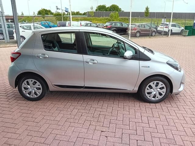 Toyota YARIS 1.5 Hybrid Automaat, Airco(automatisch), Multimediasysteem, Bluetooth, Camera, Lane assist, Bots waarschuwingssysteem, Elektrische ramen en spiegels, Keyless start, Nette auto, BOVAG