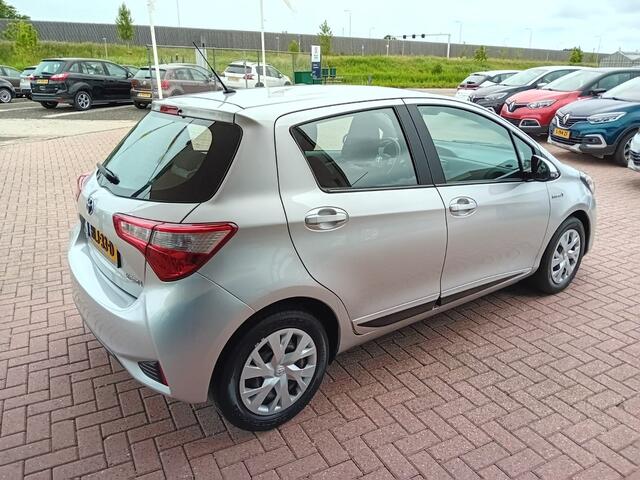 Toyota YARIS 1.5 Hybrid Automaat, Airco(automatisch), Multimediasysteem, Bluetooth, Camera, Lane assist, Bots waarschuwingssysteem, Elektrische ramen en spiegels, Keyless start, Nette auto, BOVAG