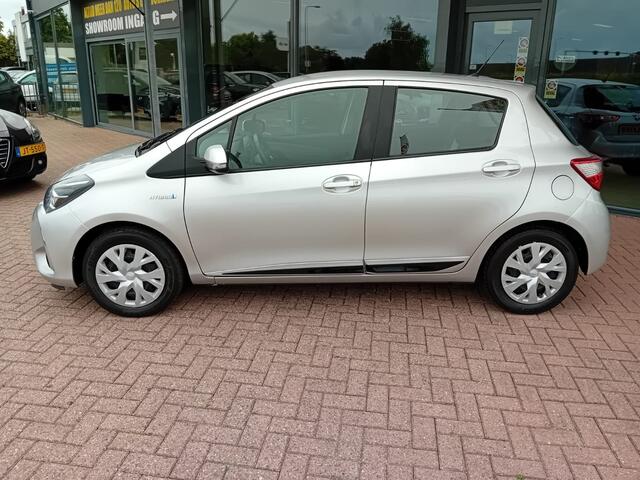 Toyota YARIS 1.5 Hybrid Automaat, Airco(automatisch), Multimediasysteem, Bluetooth, Camera, Lane assist, Bots waarschuwingssysteem, Elektrische ramen en spiegels, Keyless start, Nette auto, BOVAG