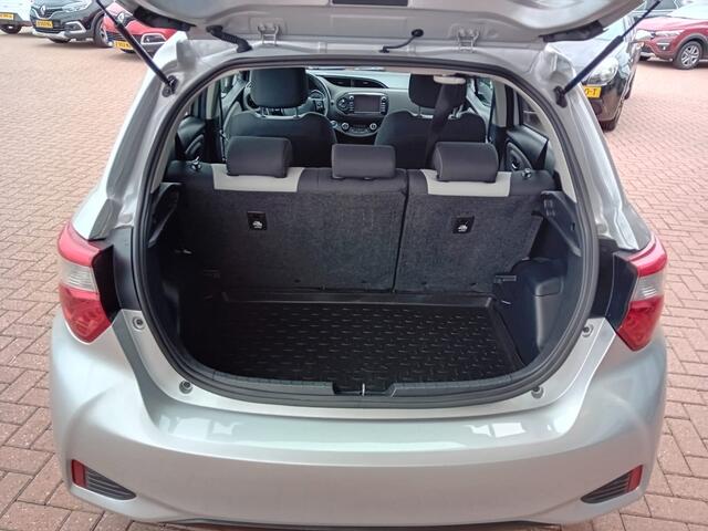 Toyota YARIS 1.5 Hybrid Automaat, Airco(automatisch), Multimediasysteem, Bluetooth, Camera, Lane assist, Bots waarschuwingssysteem, Elektrische ramen en spiegels, Keyless start, Nette auto, BOVAG