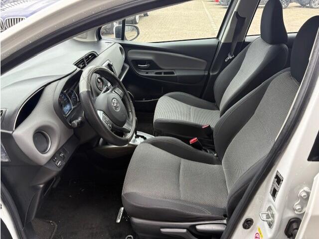 Toyota YARIS 1.5 Hybrid Trend AUTOMAAT * NAVI * XENON * CLIMATE * DEALERONDERHOUDEN * NW APK *
