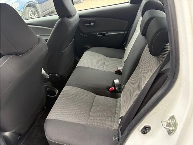 Toyota YARIS 1.5 Hybrid Trend AUTOMAAT * NAVI * XENON * CLIMATE * DEALERONDERHOUDEN * NW APK *