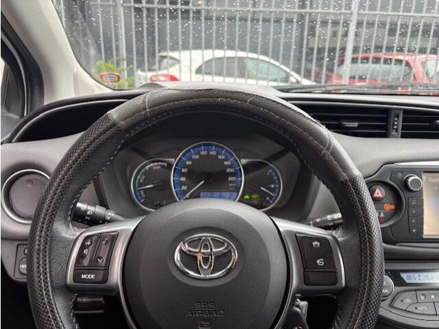 Toyota YARIS 1.5 Hybrid Trend AUTOMAAT * NAVI * XENON * CLIMATE * DEALERONDERHOUDEN * NW APK *