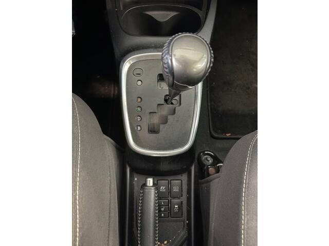 Toyota YARIS 1.5 Hybrid Trend AUTOMAAT * NAVI * XENON * CLIMATE * DEALERONDERHOUDEN * NW APK *