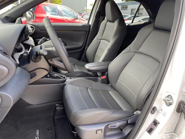 Toyota YARIS Cross 1.5 Hybrid Adventure Bi-Tone Headup PDC Keyless Stoel Stuur Verwarming Carplay