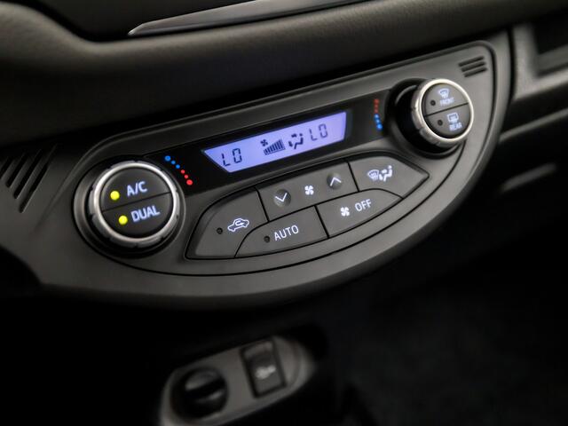 Toyota YARIS 1.5 Hybrid Active Automaat (CAMERA, CLIMATE, CRUISE, SPORTSTOELEN, LANE ASSIST, ELEK RAMEN, BLUETOOTH, NIEUWSTAAT)