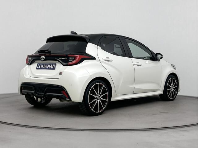 Toyota YARIS 1.5 Hybrid 130 GR Sport | Stoelverwarming | Full map navigatie | JBL Audio