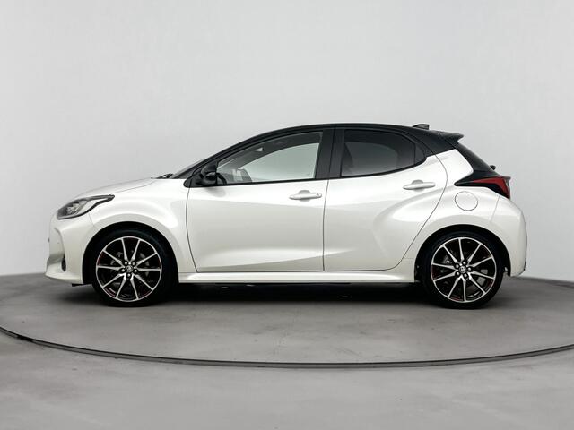 Toyota YARIS 1.5 Hybrid 130 GR Sport | Stoelverwarming | Full map navigatie | JBL Audio