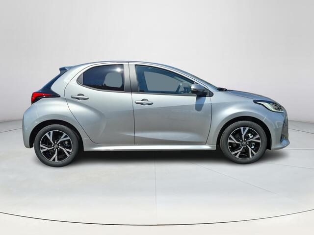 Toyota YARIS 1.5 Hybrid 115 Dynamic | Shimmering silver metallic | Comfort Pack | Nieuw uit voorraad leverbaar |