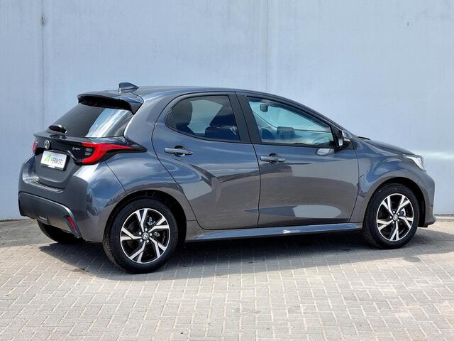 Toyota YARIS 1.5 Hybrid 115 First Edition Automaat / Nieuw / Navigatie via Android Auto/Apple Carplay / Camera / Cruise Control Adaptief / Stoelverwarming / Stuurverwarming