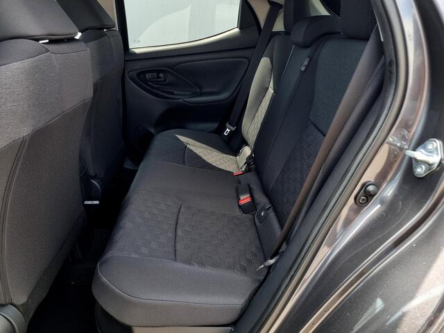 Toyota YARIS 1.5 Hybrid 115 First Edition Automaat / Nieuw / Navigatie via Android Auto/Apple Carplay / Camera / Cruise Control Adaptief / Stoelverwarming / Stuurverwarming