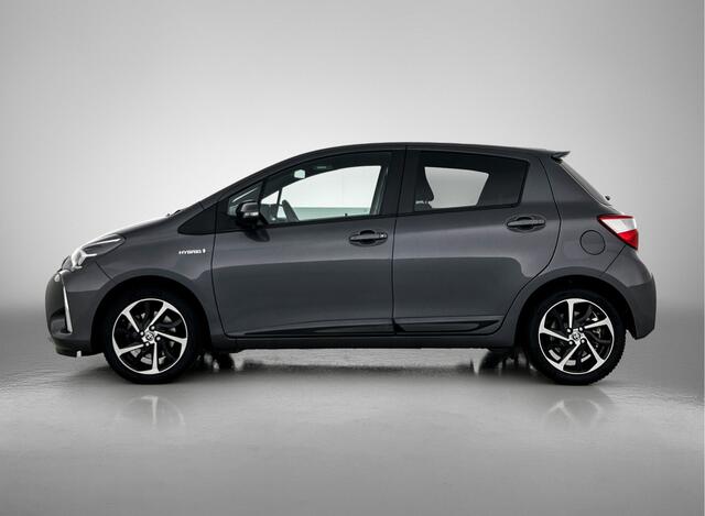 Toyota YARIS 1.5 Hybrid Executive | 1e Eigenaar | Panoramadak | Safety Pakket | Navigatie | Dealer Onderhouden |