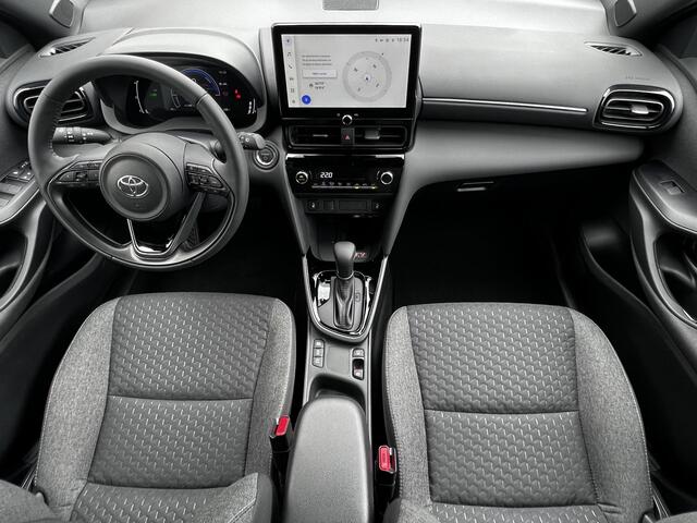 Toyota YARIS Cross 1.5 Hybrid 130 Dynamic Automaat / Nieuw / Adaptief CC / Stuur-, stoel- en voorruitverwarming / Navi (abonnement) of via Apple Carplay Android / 17" LM wielen /