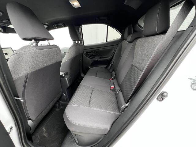 Toyota YARIS Cross 1.5 Hybrid 130 Dynamic Automaat / Nieuw / Adaptief CC / Stuur-, stoel- en voorruitverwarming / Navi (abonnement) of via Apple Carplay Android / 17" LM wielen /