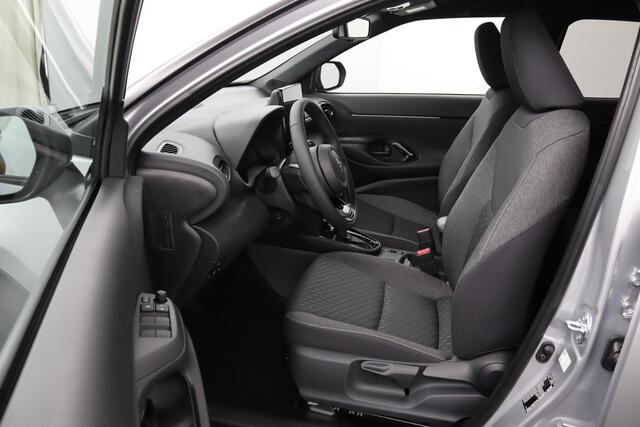 Toyota YARIS Cross 1.5 Hybrid 115 Dynamic | Nieuwe Auto | Direct Uit Voorraad Leverbaar | PDC | Stoelverwarming | BSM | Keyless Entry |