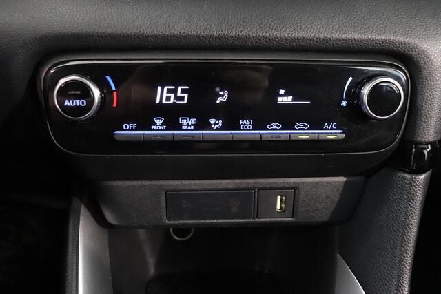 Toyota YARIS 1.5 Hybrid Active | Camera | Navigatie | Cruise control | Climate control | AppleCarplay AndroidAuto |