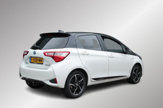 Toyota YARIS 1.5 Hybrid Bi-Tone, Trekhaak, Navi, Keyless entry