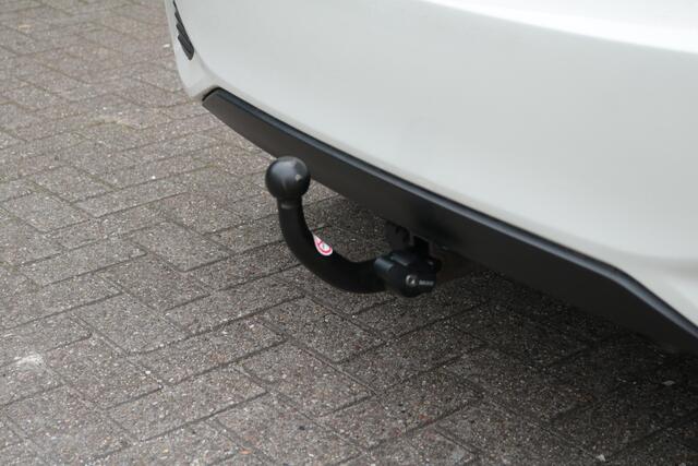 Toyota YARIS 1.5 Hybrid Bi-Tone, Trekhaak, Navi, Keyless entry