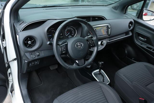 Toyota YARIS 1.5 Hybrid Bi-Tone, Trekhaak, Navi, Keyless entry