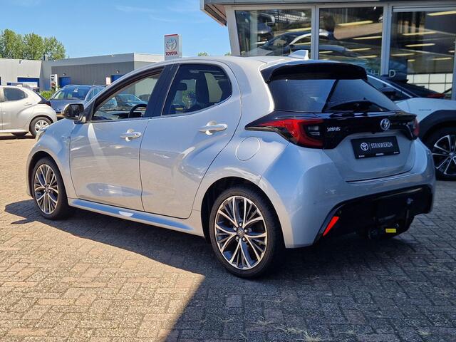 Toyota YARIS 1.5 Hybrid Executive Panoramadak Trekhaak volledig leder interieur