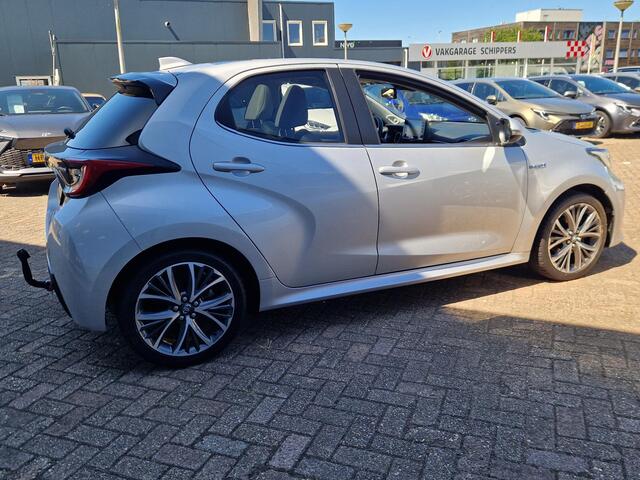 Toyota YARIS 1.5 Hybrid Executive Panoramadak Trekhaak volledig leder interieur
