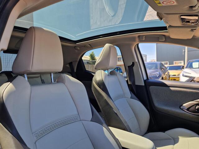 Toyota YARIS 1.5 Hybrid Executive Panoramadak Trekhaak volledig leder interieur