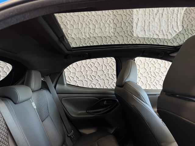 Toyota YARIS 1.5 HYBRID 130PK ?NIEUWE AUTO? LAUNCH EDITION PANO JBL HEAD-UP LED STOELVERW. CARPLAY CAMERA