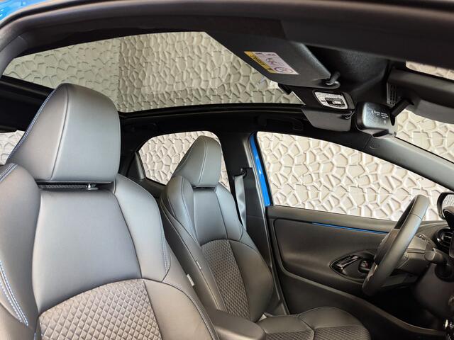 Toyota YARIS 1.5 HYBRID 130PK ?NIEUWE AUTO? LAUNCH EDITION PANO JBL HEAD-UP LED STOELVERW. CARPLAY CAMERA