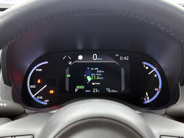 Toyota YARIS Cross 1.5 Hybrid Dynamic Navi | Achterklep Elektrisch | Lichtmetalen Velgen | Panoramadak | Metaallak | Stoel-/Stuurverwarming |