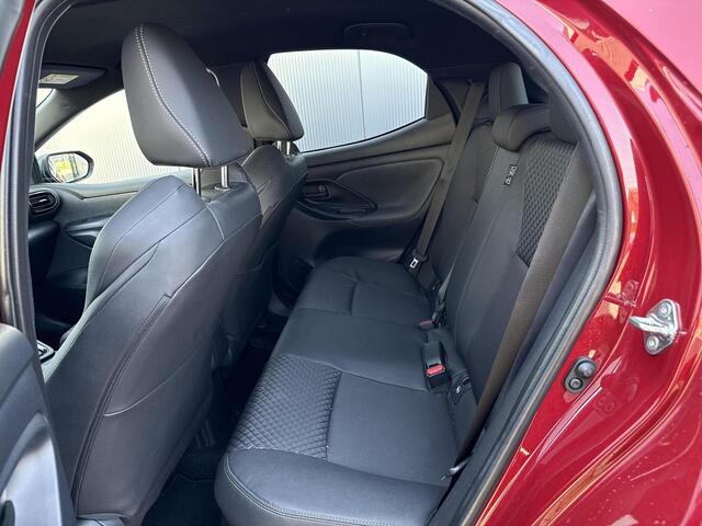 Toyota YARIS 1.5 Hybrid Executive **NAVIGATIE/ HEAD-UP DISPLAY/ STOELVERWARMING/ 36 MAANDEN GARANTIE**