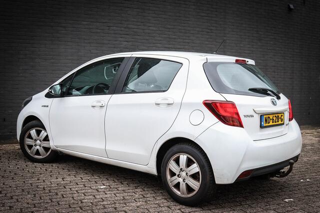 Toyota YARIS 1.5 Hybrid Business Plus Net binnen; wassen/poetsen