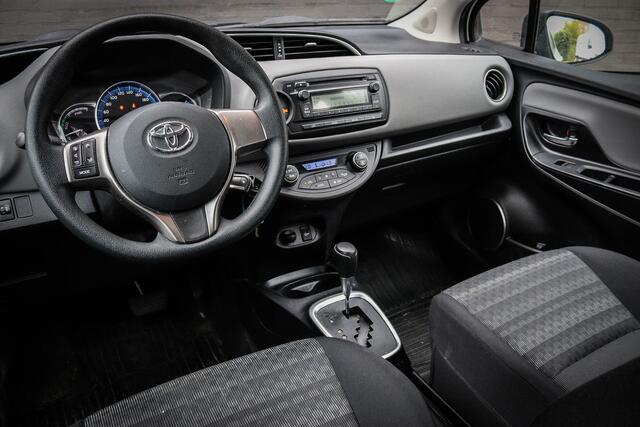Toyota YARIS 1.5 Hybrid Business Plus Net binnen; wassen/poetsen