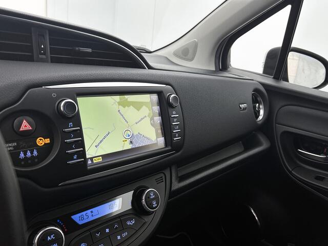 Toyota YARIS 1.5 Hybrid Y20 Limited | Achteruitrijcamera | Metaallak | Lichtmetalen Velgen | Automatisch Dimmende Binnenspiegel |