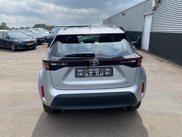 Toyota YARIS Cross 1.5 Hybrid 115 Dynamic edition AppleCarPlay / AndroidAuto, Navigatie, Parkeersensoren, Smart key, Privacy glass, Achteruitrijcamera, Adaptieve cruise control
