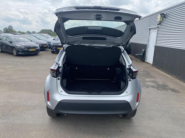 Toyota YARIS Cross 1.5 Hybrid 115 Dynamic edition AppleCarPlay / AndroidAuto, Navigatie, Parkeersensoren, Smart key, Privacy glass, Achteruitrijcamera, Adaptieve cruise control