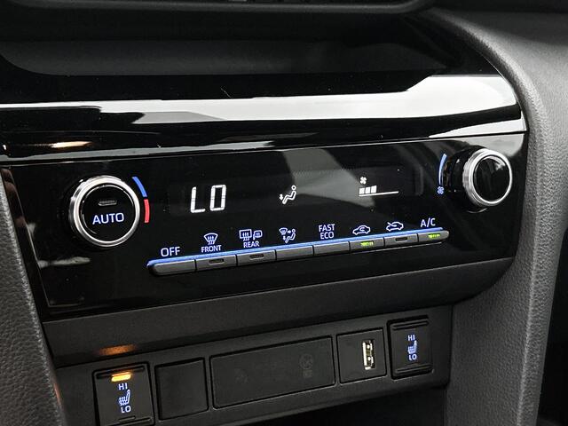 Toyota YARIS Cross 1.5 Hybrid Dynamic | Navigatie | Head Up Display | Panoramadak | Elektrische Achterklep | Stoel- en Stuurverwarming |