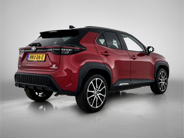 Toyota YARIS Cross 1.5 Hybrid GR Sport | Navigatie | Blind Spot | Parkeersensoren voor+achter | Stoel- en Stuurverwarming |