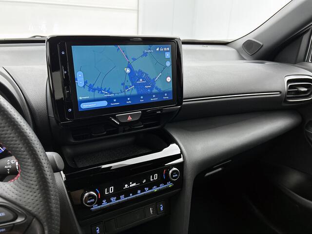 Toyota YARIS Cross 1.5 Hybrid GR Sport | Navigatie | Blind Spot | Parkeersensoren voor+achter | Stoel- en Stuurverwarming |
